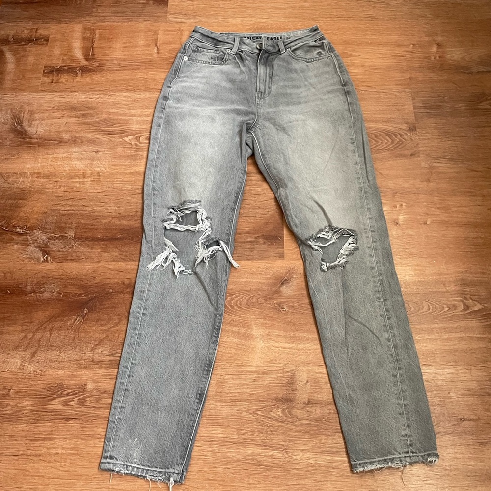 AE Grey Distressed High Rise Mom Jean (2L)